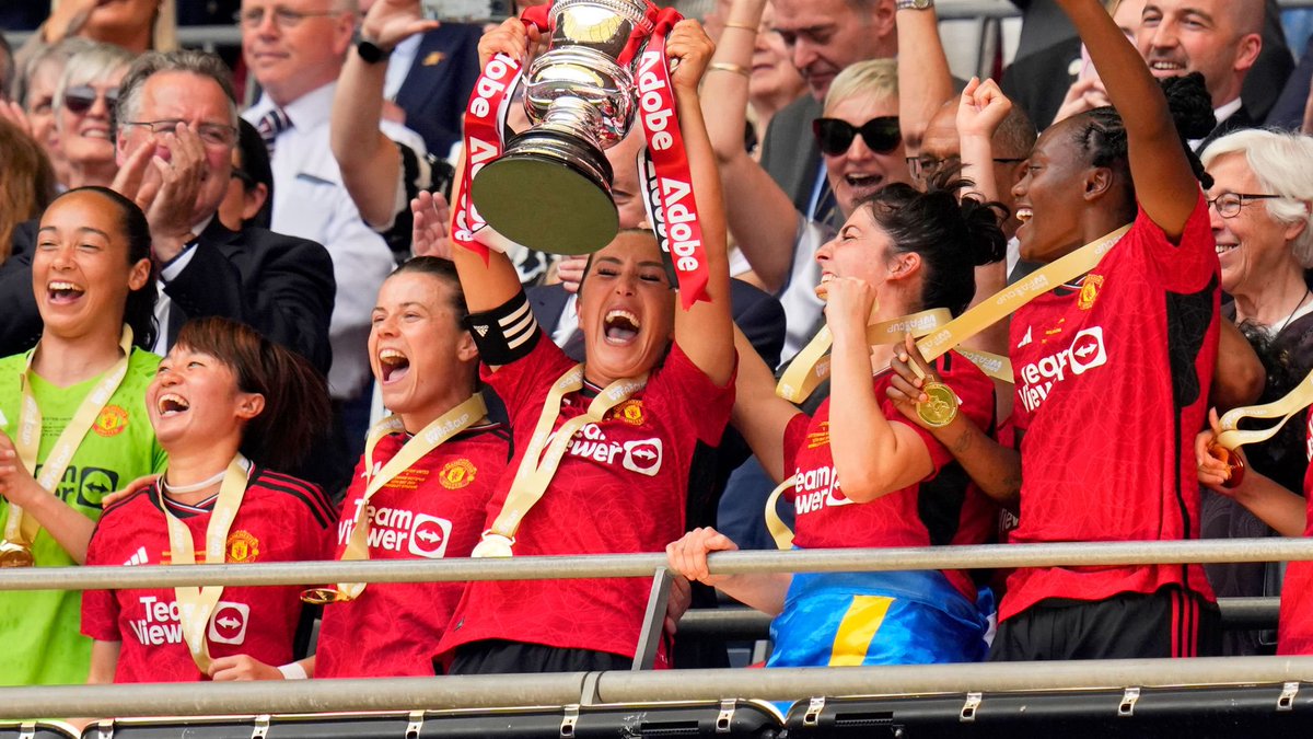 Manchester United Women and Children have won trophies this season already.. Manchester United men it is your turn oooo…
