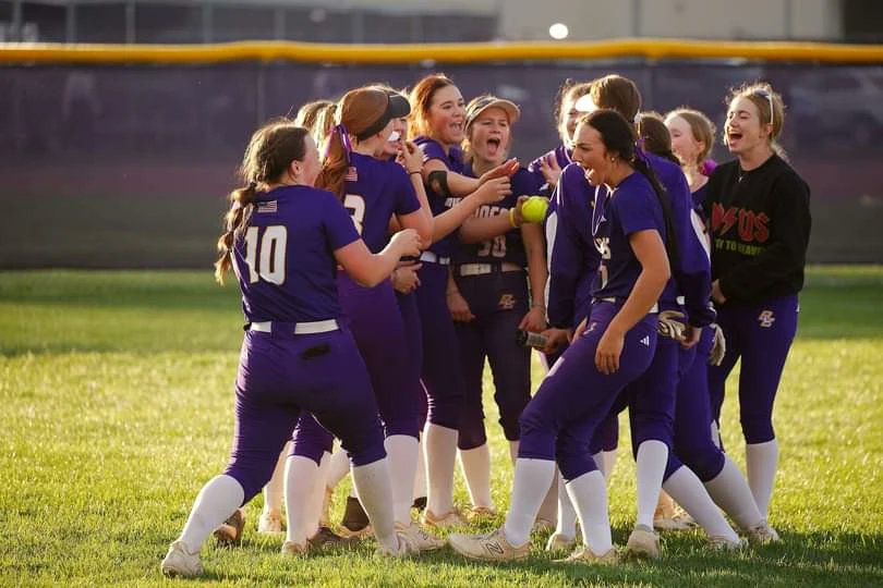 10-0 Semi Finals win in 5 innings
Madelyn-2 hits/DBL
Ady-2 hits/2 steals
Sophia-2 hits/triple/3 rbi
Allie-hit
Raychel-hit/2 rbi
Claire-hit
Brenlynn-2 steals
Maddi- 4 innings/1 hit/9 K's
Emma-1 inning/1 hit/1 K
NEXT-District Championship