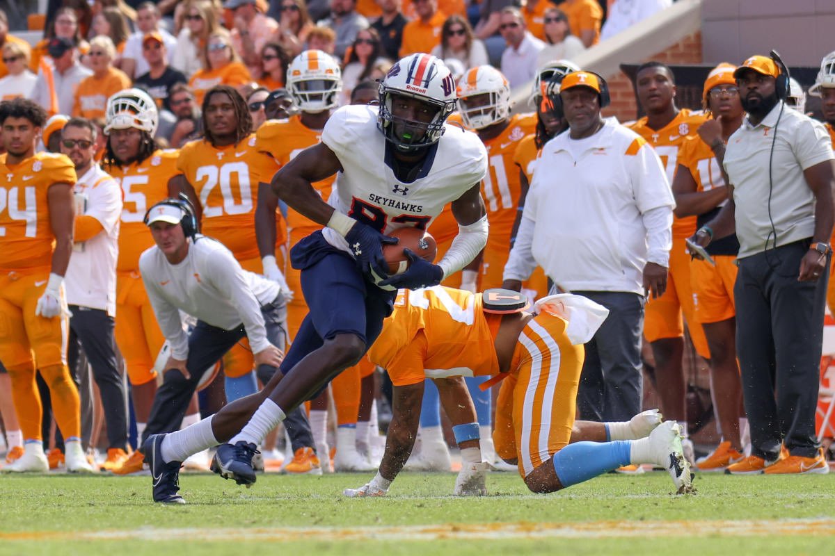 After a great conversation with <a href="/CoachModelski/">Daniel Modelski</a> , I am happy to announce that I’ve just received an offer to UTM!! <a href="/Jmack37/">Jason McKie</a> <a href="/AllenTrieu/">Allen Trieu</a> <a href="/EDGYTIM/">Timothy “EDGYTIM” OHalloran</a> <a href="/CorsairsFB/">Carmel Football</a> <a href="/PrepRedzoneIL/">Prep Redzone Illinois</a>