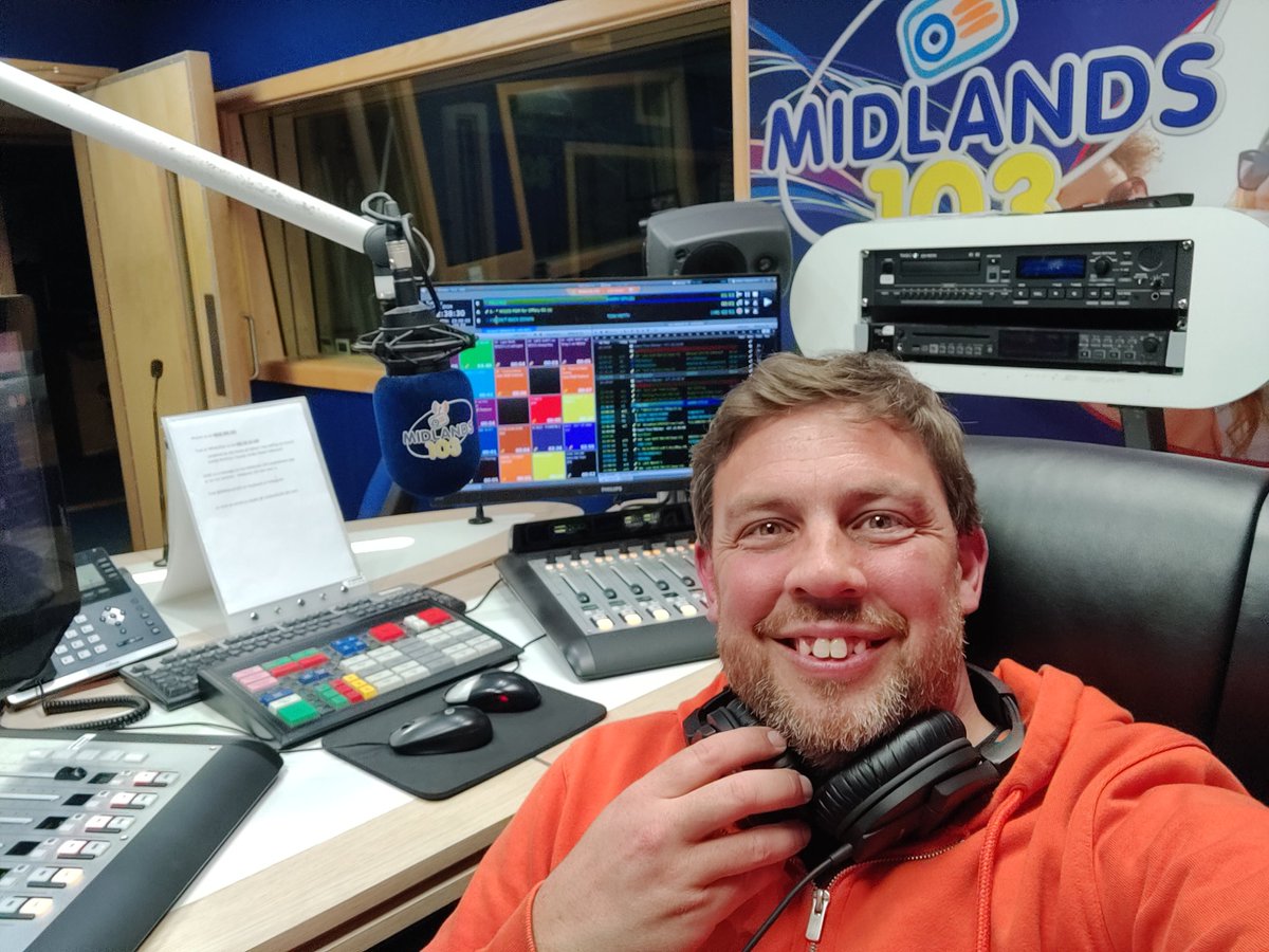 I'm having a relaxing Tuesday night in.... @Midlands103 on The Late Shift. 🕺📻🎤🎧
#feelgoodradio