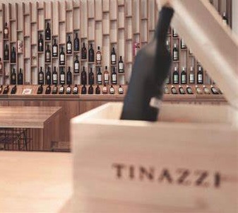 @cantinetinazzi has something for everyone on #wininghourchat 

Be sure to visit when in Veneto, Puglia or Tuscany and look for their wines. #PinotGrigio is only one of their varietals. 🙌🍷