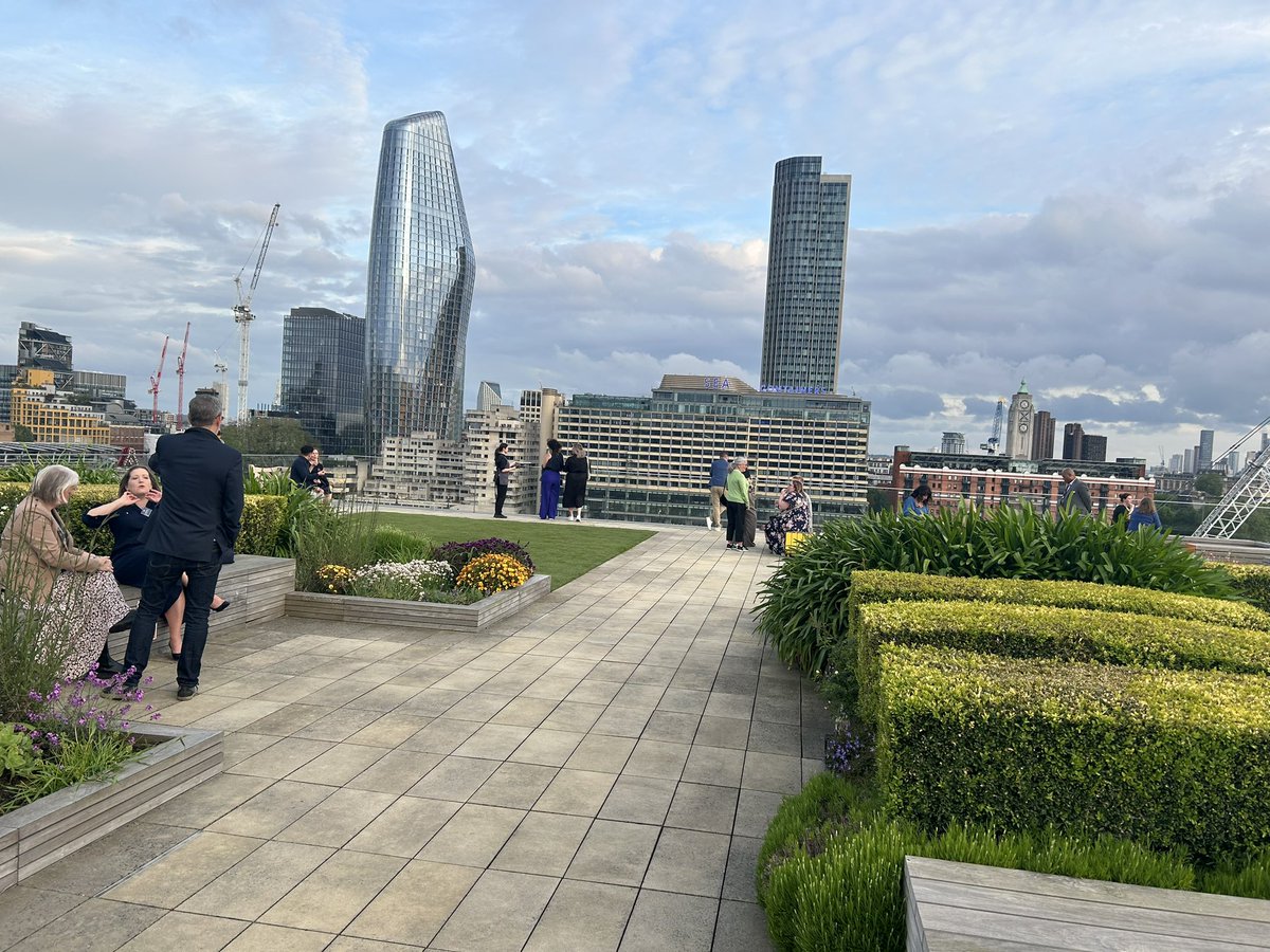 I failed to take any decent photos at the @HarrogateFest launch except for this wonderful view from @HachetteUK roof terrace. Tbf this is how I imagined publishing would be - with the whole of London at our feet! 😂