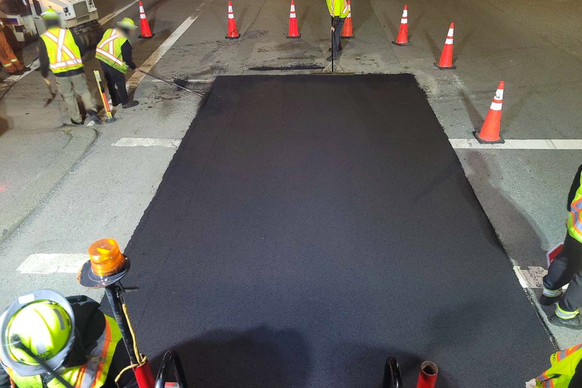 Paving - #BCHwy7 West of River Rd to West of 240 St #MapleRidgeBC

Tue. May 14 | 8:00 PM to 5:00 AM
Includes crosswalk & merge lanes at 240. Hwy 7 WB, 1 lane closed to traffic. 240 SB, no access to Hwy 7. 

Obey signage, respect cones & roadside crew. #SlowDownMoveOver @DriveBC