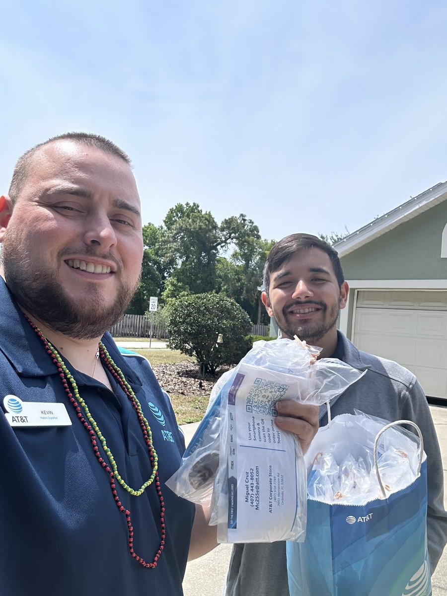 Kevin & Jeremy are back outside prospecting for @ATT #Fiber but this time we’re in Maitland! Consistency is our goal! @LuisSilvaOneFLA