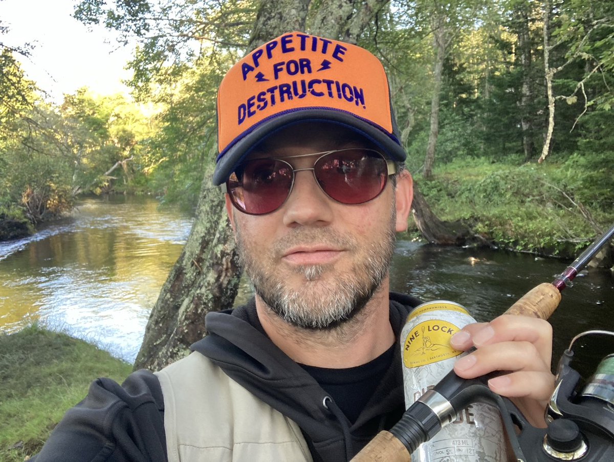 Out for a little pre game fish in the back yard on this gorgeous Tuesday night. Cheers everybody! #Bluenoserbeauty