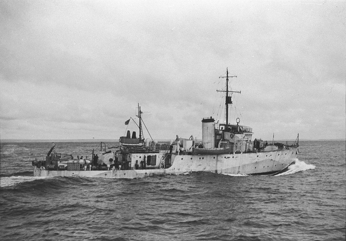 Bangor class minesweeper HMCS Goderich (J 260: Launched 14.05.41.