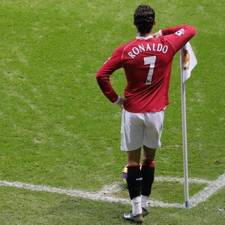 GoatWordCR7's tweet photo. " Se o seu ídolo é Cristiano Ronaldo vc está destinado a grandeza " https://t.co/UcdKYfwSzw