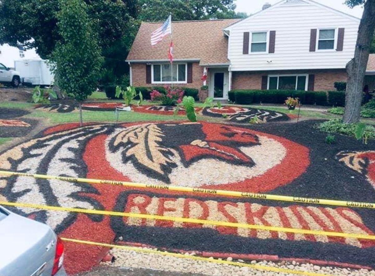 This is a true fan 🙌🏼🙌🏼
Read this was in Henrico, VA

#HTTR #REDSKINS

Source: facebook/SuperSkin1