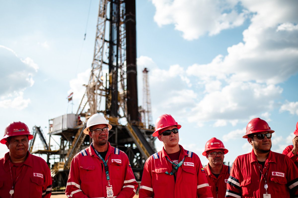 En PDVSA desarrollamos estrategias integrales para promover valores éticos y fomentar un sentido de orgullo y pertenencia entre sus trabajadores. Estamos comprometidos con seguir fortaleciendo nuestro equipo humano, brindando herramientas, apoyo y el reconocimiento que merecen.