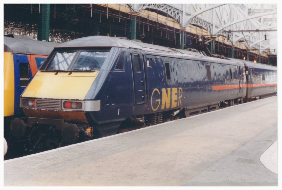 91 031 at #Glasgow Central at 10.37 on 16th July 1999. @networkrail #DailyPick #Archive @LNER