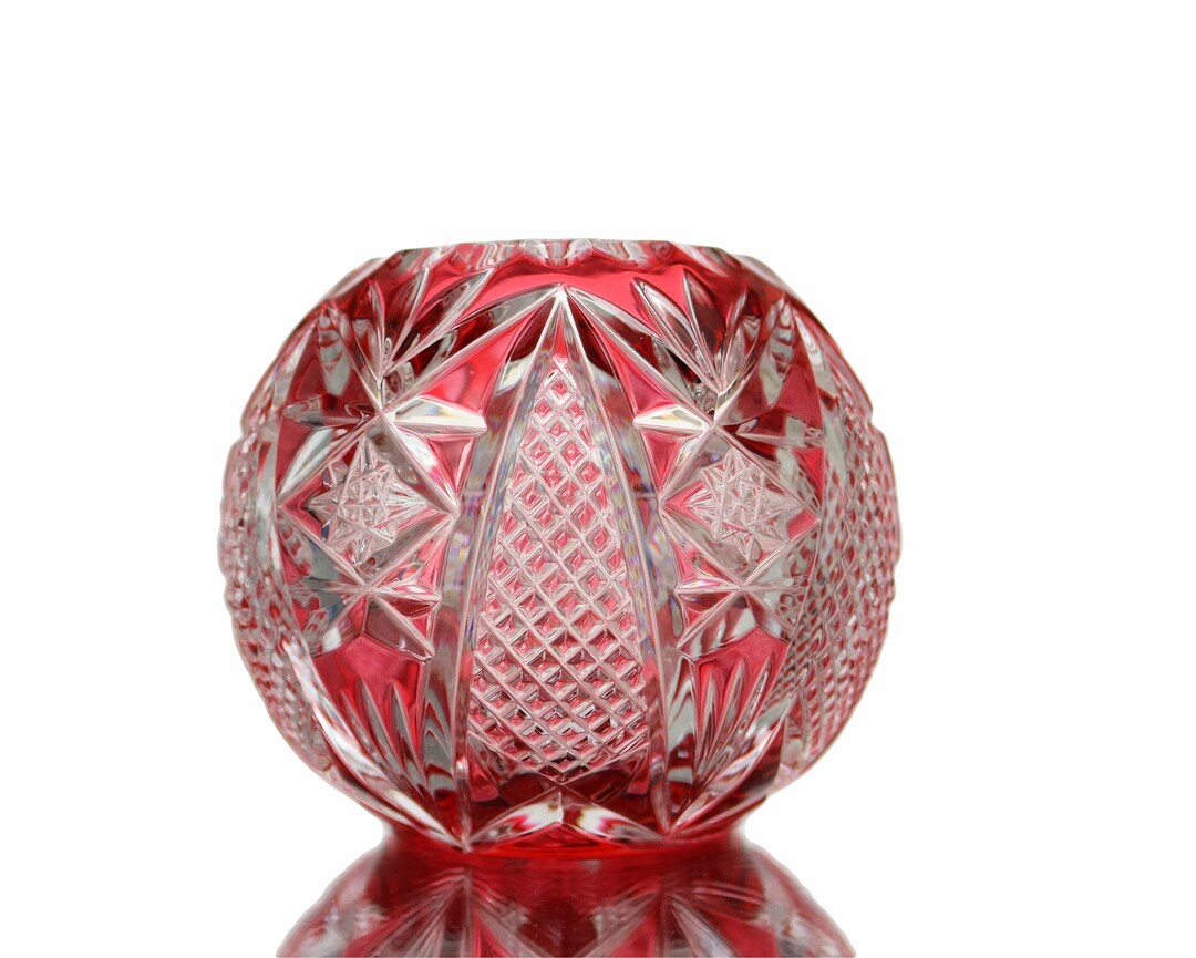Small CRYSTAL VASE with Cranberry Overlay - NACHTMANN by ArmoireAncienne dlvr.it/T6tcYj #vintagebarware #luxuryhome #vintagegifts