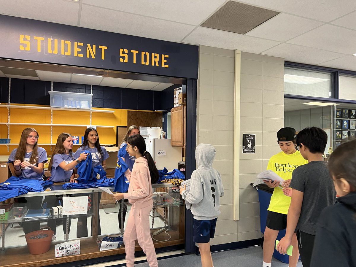 SansiperL's tweet photo. These future middle schoolers enjoyed touring their new home at MSN and hearing from current students! Thanks for the tour @HawthornMSN73 @MissNotSoStern!! 🦅💙💛 #rENew #BetterTogether #EveryOneEveryDay https://t.co/gzr27djFdB
