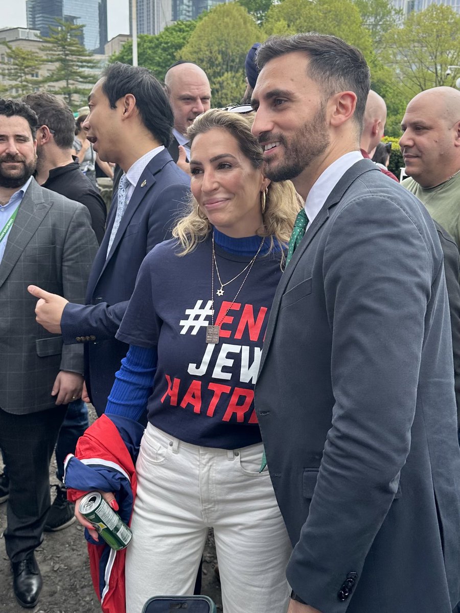 An honour to join @LindaFrum & @LevittMichael, the co-founder of Canada’s #JewishHeritageMonth at the Yom Ha’atzmaut ceremony at Queen’s Park. We came together with the largest group to raise the flag & commemorate the 76th anniversary of the miracle in the dessert. We stand