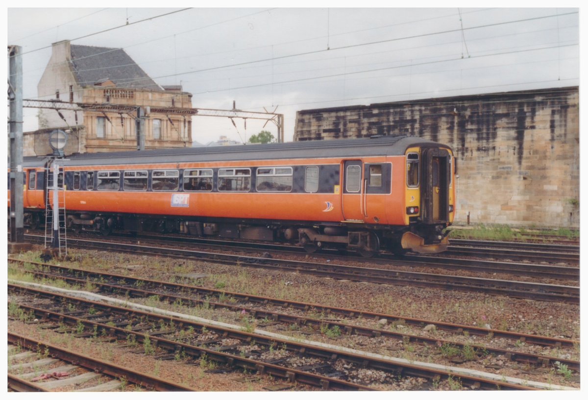 156 504 at #Glasgow Central at 10.46 on 16th July 1999. @networkrail #DailyPick #Archive @ScotRail
