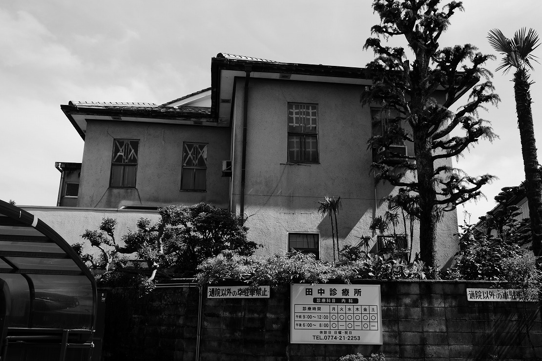 廃病院？
LUMIX G100D DG SUMMILUX 15mmF1.7
#photography #streetphotography #スナップ写真 
#京都 #kyoto #LUMIX #m43 #MFT 
#monochrome #blackandwhitephotography