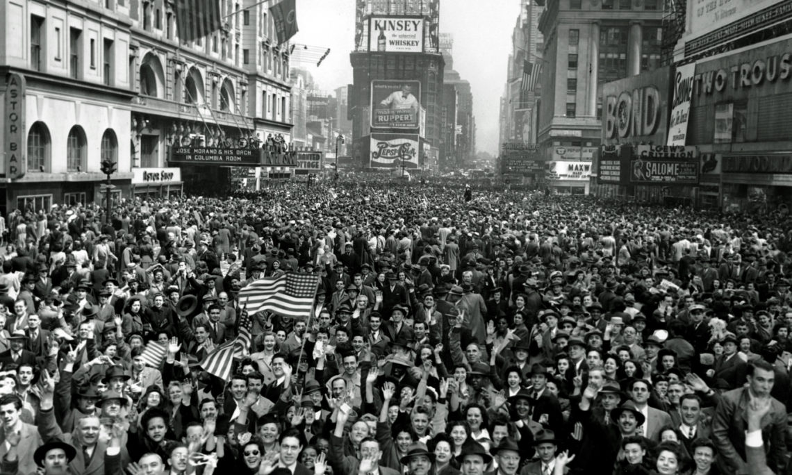 Look at this NY crowd waiting to see Donald Trump!