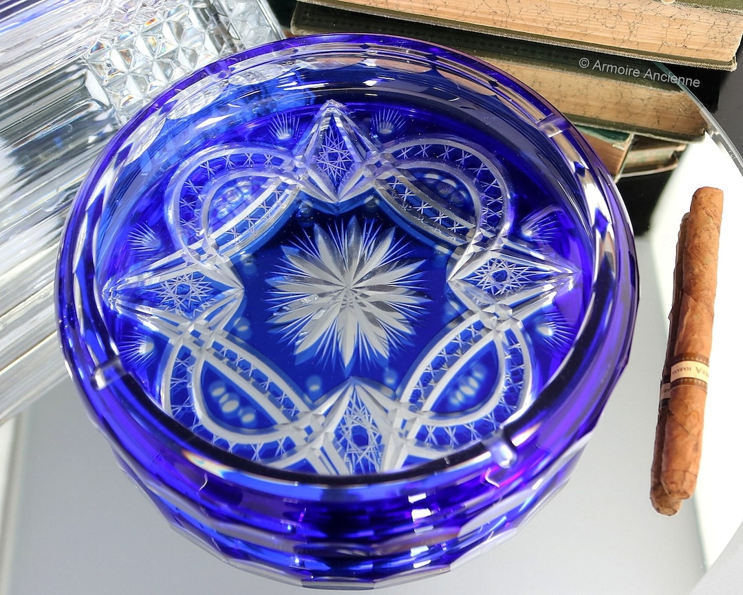 Large Crystal Cigar Ashtray - Blue Colored Crystal by ArmoireAncienne dlvr.it/T6tcxk #vintagebarware #luxuryhome #vintagegifts