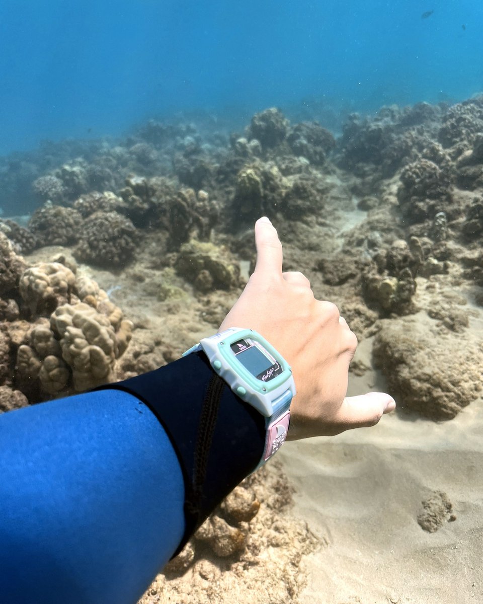 From deep-sea adventures to everyday tasks, trust Freestyle Watches to keep you on time, every time ⌚🌊  

🦈: #sharkwatch Tie Dye Aqua Cloud
📷: @nikakuzphoto
_
#myfreestylewatch #underwaterphotography #dive #underthesea #watchgeek #watchshot #watches freestyleusa.com/products/shark…
