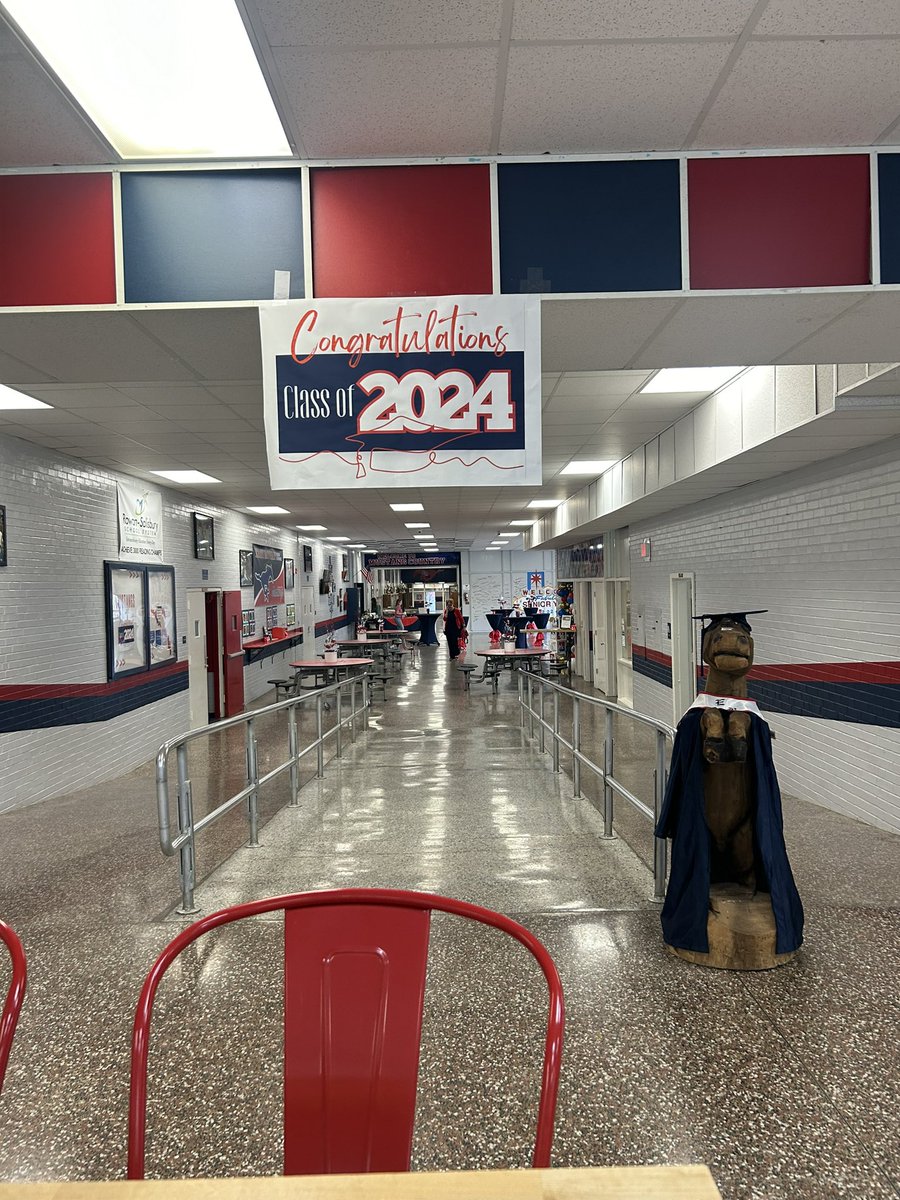 Time for senior social! Excited to celebrate the Class of 2024…the path is yours to blaze. #wEReast