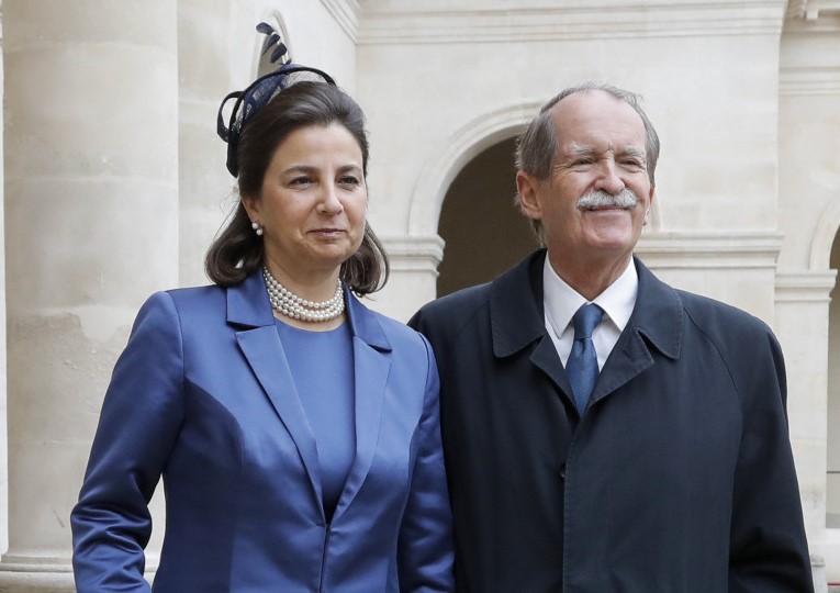 RealCausa's tweet photo. A Causa Real Felicita SSAARR, os Senhores Duques de Bragança, na passagem do 29.º Aniversário do casamento.
Deus Guarde os Senhores Duques de Bragança!

Dia 13 de Maio de 1995, Mosteiro dos Jerónimos, Lisboa. https://t.co/8hus7phScF