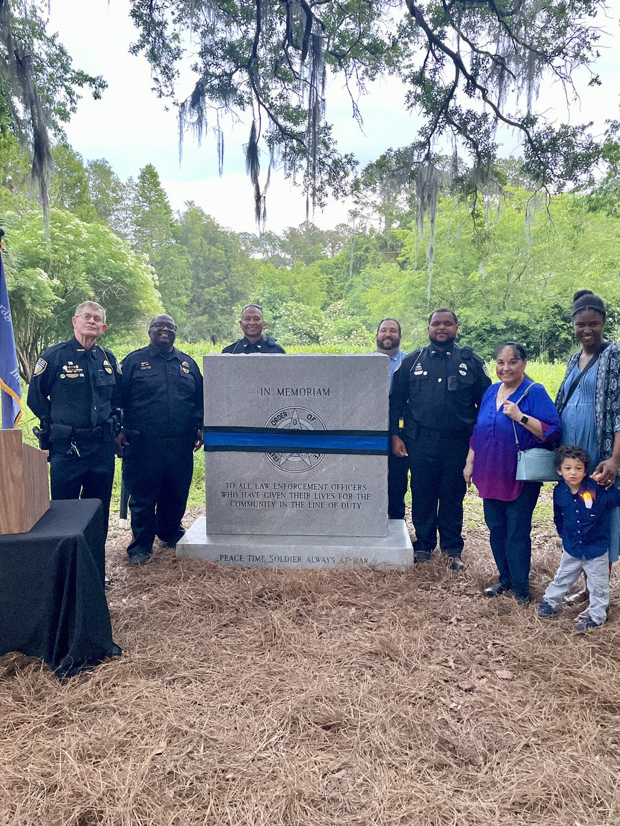 On Thursday May 9th several of our members attended the Police Officer’s Memorial at Veterans Memorial Park to honor those who have given the ultimate sacrifice in serving their community.