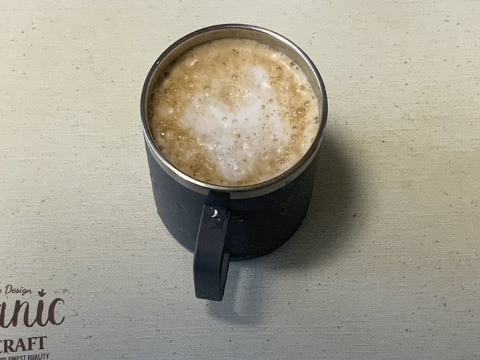 「マグカップ シンプルな背景」のTwitter画像/イラスト(新着)