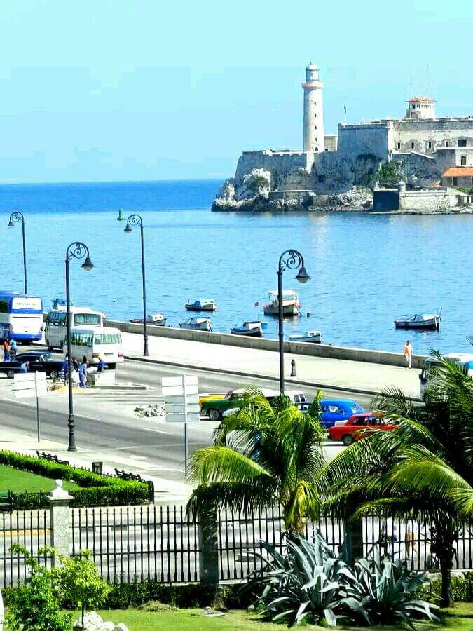 Ho mi #Habana mi preciosa #Habana todos admiran su malecón bañado siempre de espuma blanca.... A lo Pablo FG mi gente #CubaTeAmo #IzquierdaPinera #DeZurdaTeam