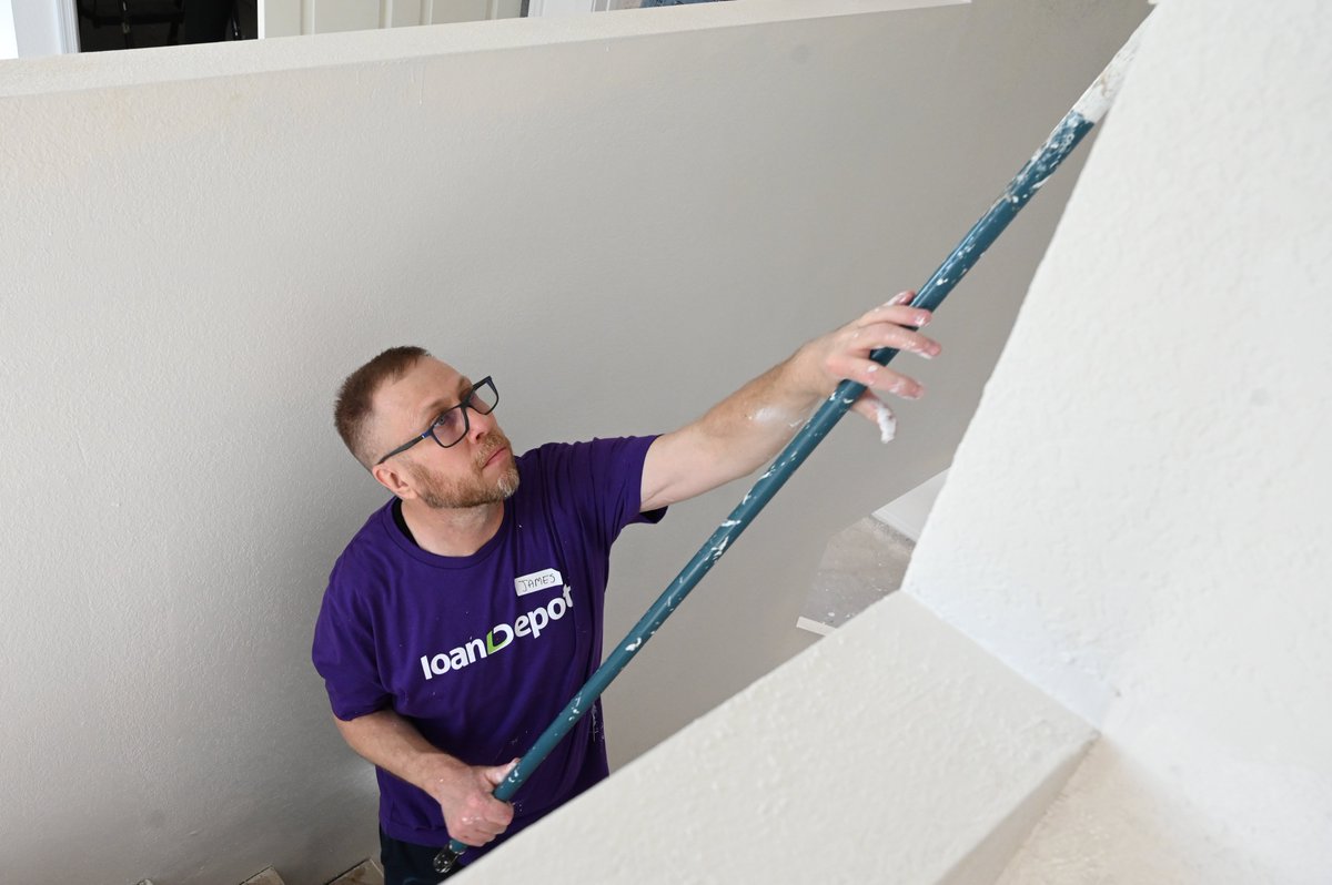 💪🏠🙌 Check out the crew from @LoanDepot who came out in full force to help us finish a new Habitat home! 💜 Thank you for your support and for Giving #Arizona a Hand Up! 🤝 #habitatcaz #HabitatforHumanity