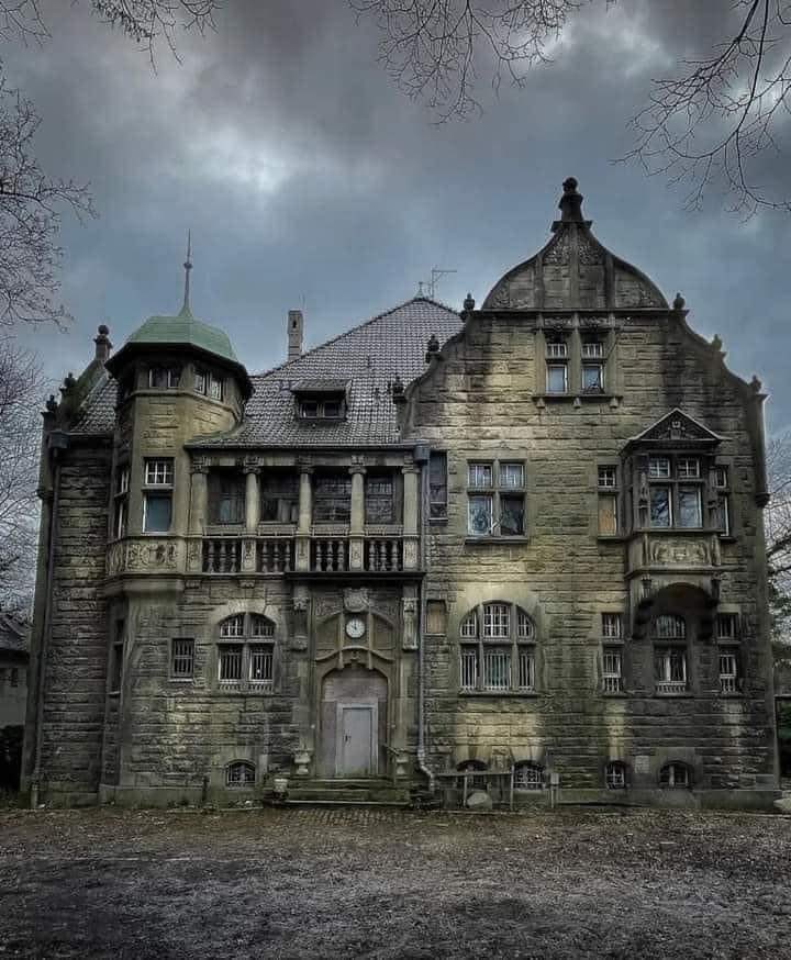 An abandoned house Villa Noelle, located in Berlin, Germany, 1924.