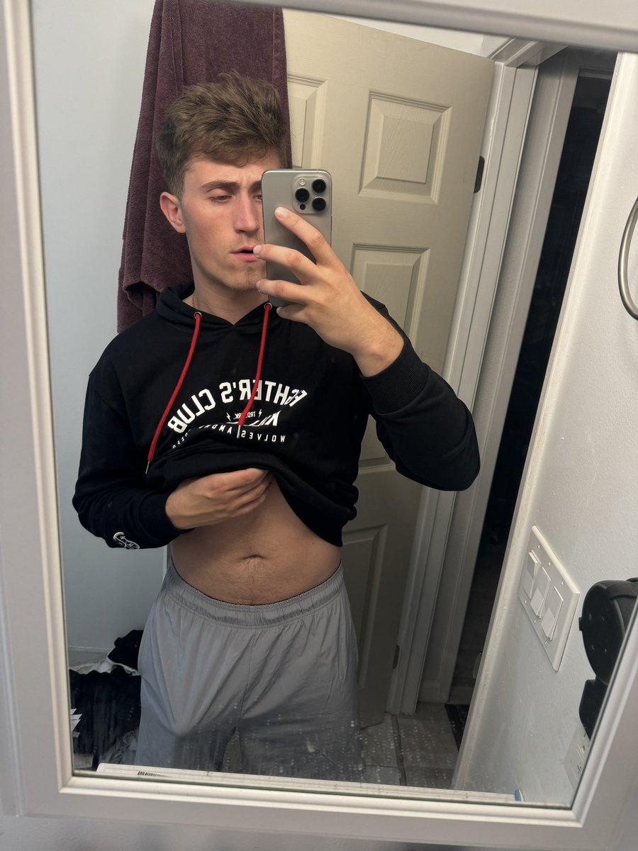 kamstonex's tweet photo. Sorry bro, I couldn’t control myself 😅
Who’s in Vegas and wants a load? 😈 https://t.co/frr39W3mtk