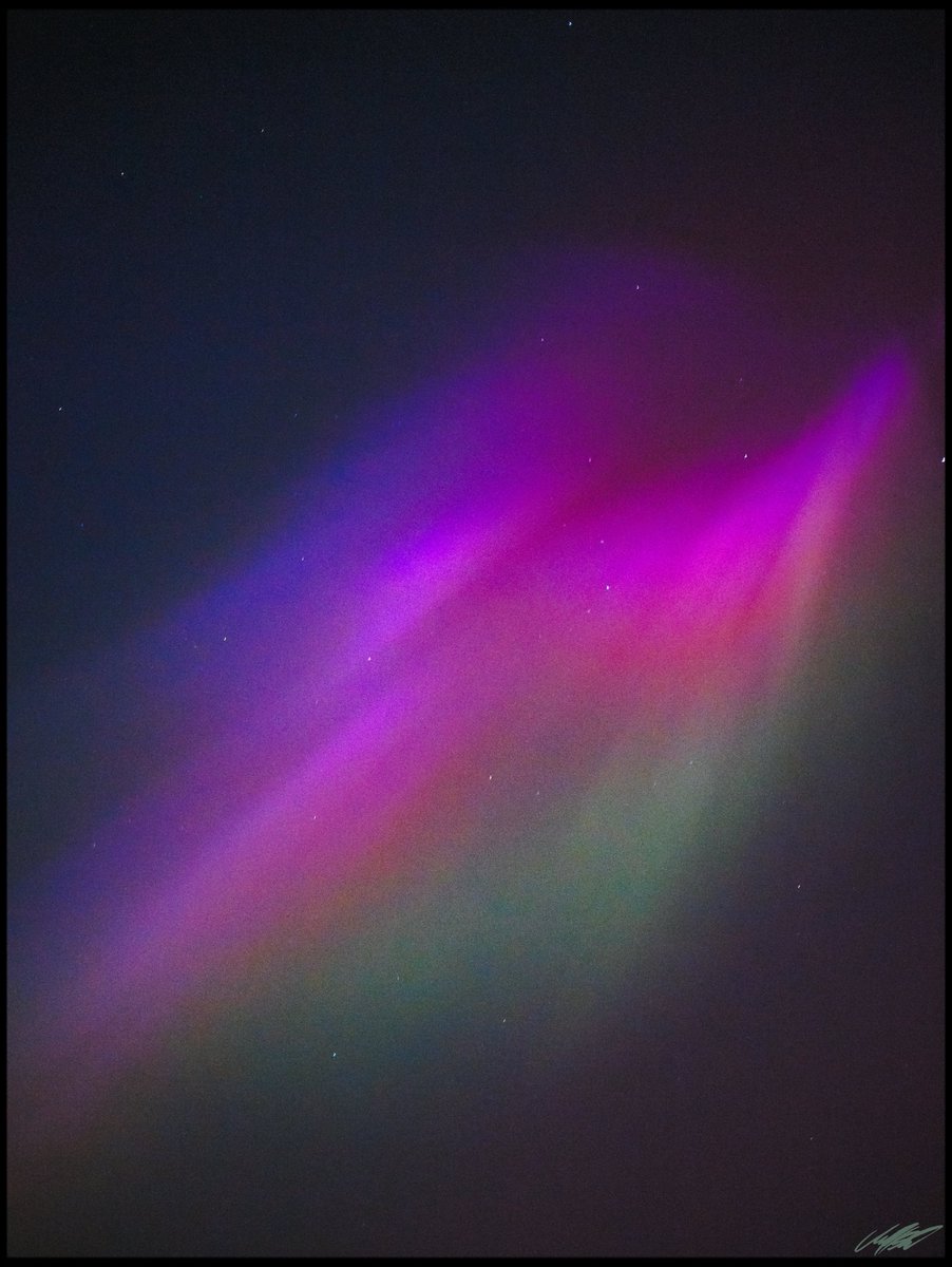 14.05.2024 Feathers Of Time And Space #photographer #photograghy #photog #photogs #artist #ファインダー越しの私の世界 #カメラ好きな人と繋がりたい #northenlightsuk #uk #auroraborealis #solarstorm #aurora