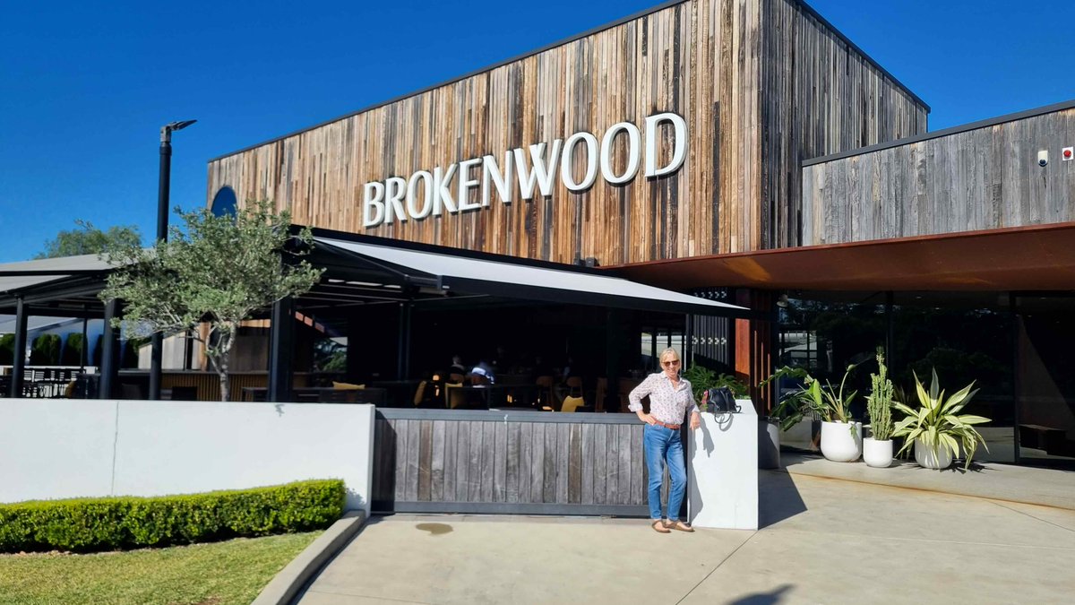 Our Hunter Valley road trip rolls on. 2 days in. 2 Wineries done. 148 to go. Better get a wriggle on! Gourmet Food & wine tour today with @two_fat_blokes will hopefully help. Cheers. @huntervalleywc @HunterValleyAUS @Brokenwood