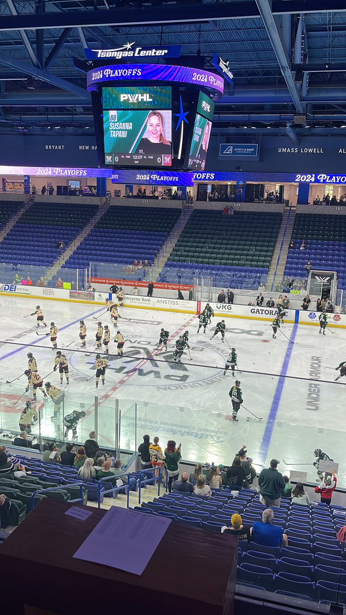 It’s safe to say… this place is going to be loud. Hello from the Tsongas Center! In game 3 of the semifinals, PWHL Boston welcomes PWHL Montreal. A Boston win tonight would advance them into the finals, an unbelievable turnaround. 7 PM puck drop. @BurtTalksSports @MVcreature