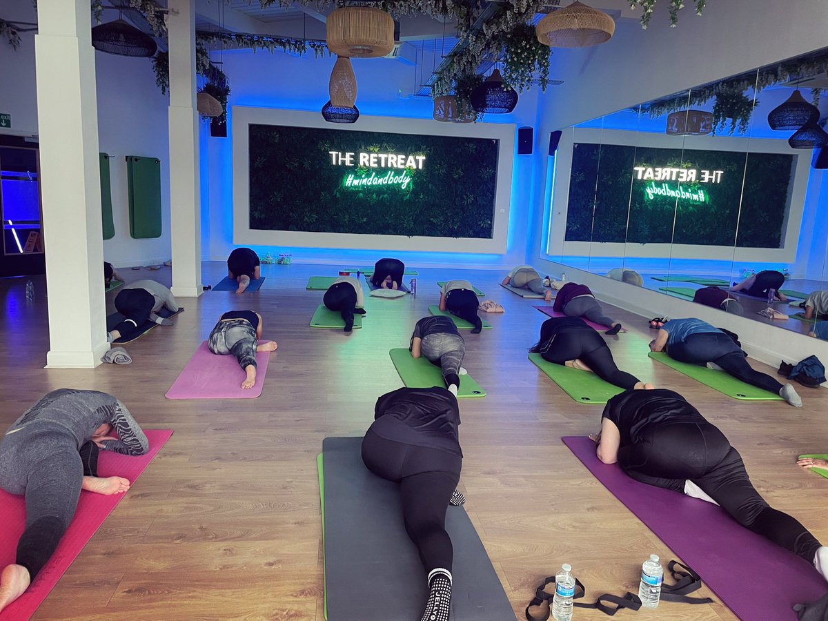 An amazingly strong yoga class this evening at @FormbyPoolT We love Tuesdays ❤️🤸🏽‍♀️🧘‍♀️🙏