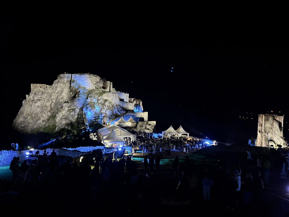 Starmus Day 2 was fuelled by incredible lectures on space exploration and AI followed by a stellar Star Party at Devin Castle. Thank you @StarmusFestival I don’t want this week to end! #starmusVII 
#sciencecommunication