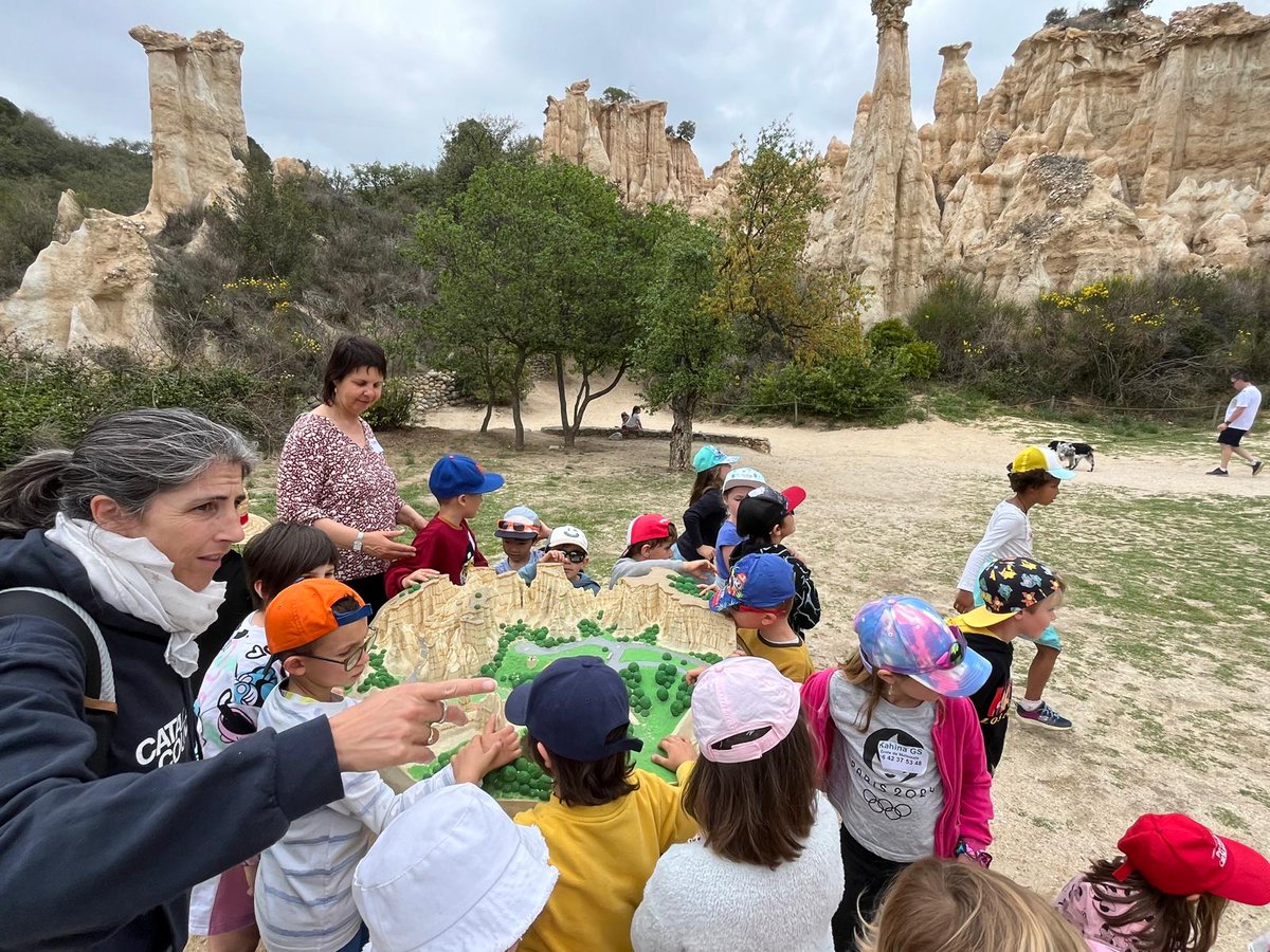 Maternelles Capcir-Garrotxes (@matercapcirgar) on Twitter photo Lundi, nous avons enfin rencontré nos correspondants de Llauro aux Orgues d'Ille-sur-Têt. Ils viendront bientôt en #ClasseTransformée à Matemale #EspacesOuverts #EcoleDehors
<a href="/fcaillis/">Florence Caillis-Bonet</a> Lundi, nous avons enfin rencontré nos correspondants de Llauro aux Orgues d'Ille-sur-Têt. Ils viendront bientôt en #ClasseTransformée à Matemale #EspacesOuverts #EcoleDehors
<a href="/fcaillis/">Florence Caillis-Bonet</a>