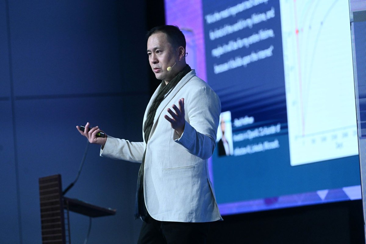 Thank you Digitalk AI conference for hosting me as the kickoff speaker in Sofia Bulgaria. My theme was 'How to navigate the AI landscape' with a market overview and forecast of what's to come for tech startups, large corporations and gov leaders.
