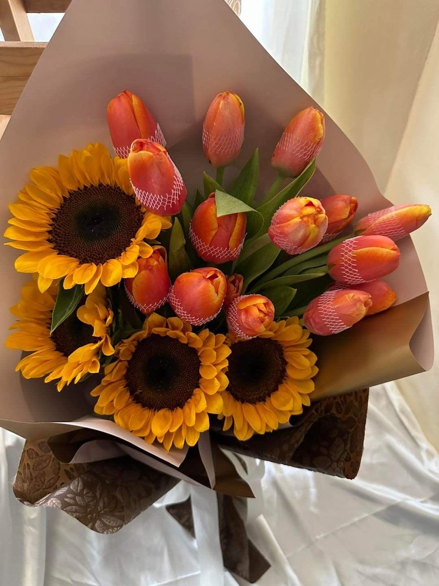 sunflowers & tulips match
