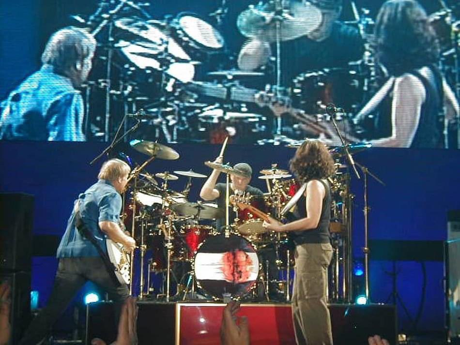 You can never break the chain
There is never love without pain
A gentle hand
A Secret Touch on the heart
A healing hand 
A Secret Touch on the heart

The way out 
Is the way in
The way out
Is the way in…

#RIPNeilPeart 
Good VT evening #RushFamily ☄️