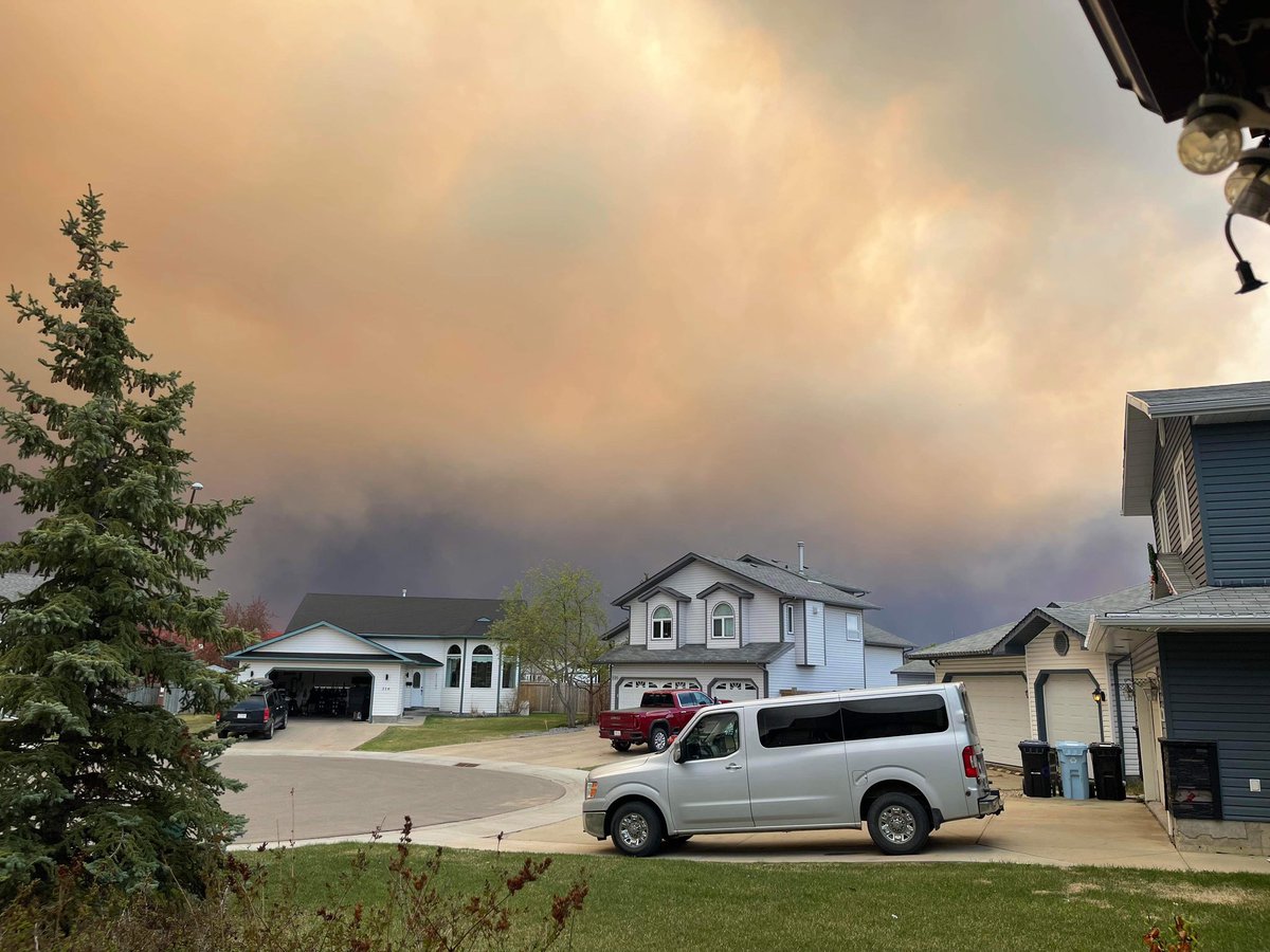 View from my cousin’s home in Fort McMurray. She lives on the north side of the river. So far, only southern neighborhoods have been evacuated. She’s getting ready for the order. #ABfires #YMM