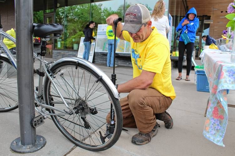 In celebration of Bay State Bike Month and in anticipation of a new Franklin County Regional Bike Plan, the Franklin Regional Council of Governments (FRCOG) welcomed cyclists to the John W. Olver Transit Center on Tuesday. buff.ly/4dHvSDK