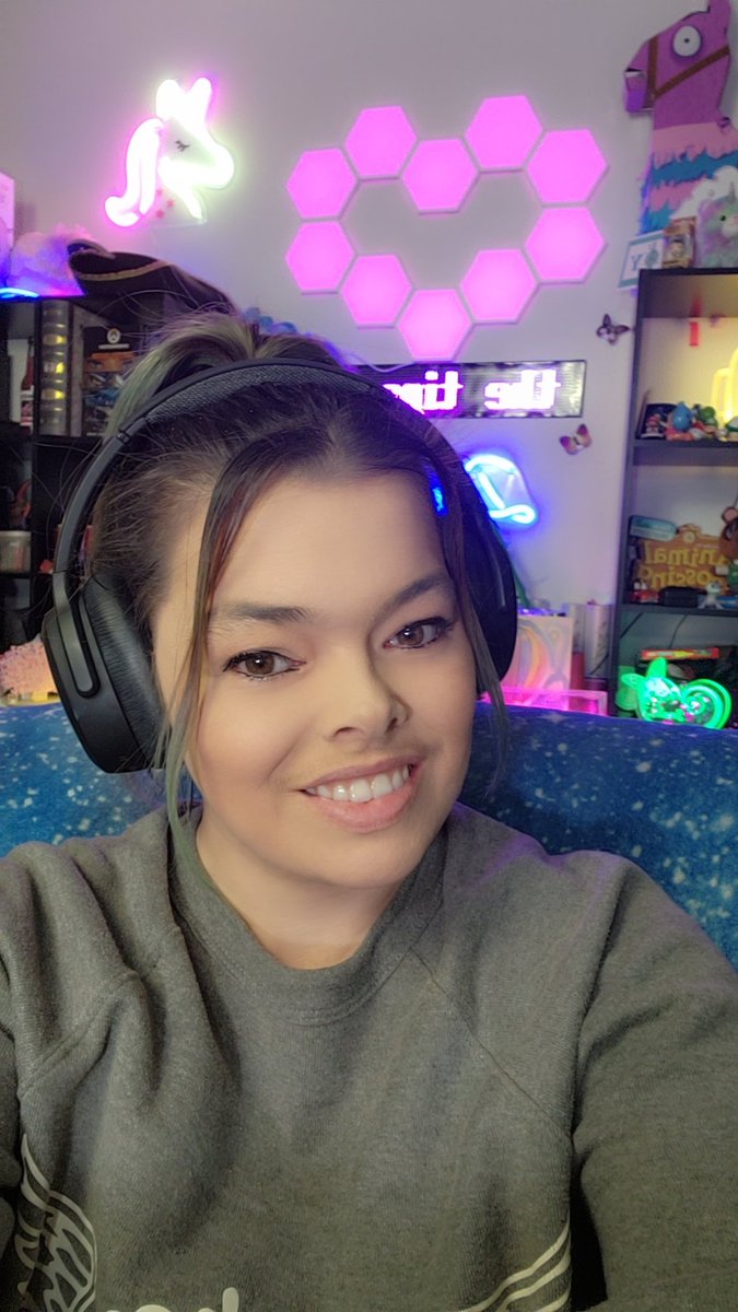 I am back. Let's play some Jackbox party games!!!

Live now twitch.tv/smalltowndreamz 

#twitch #jackboxgames