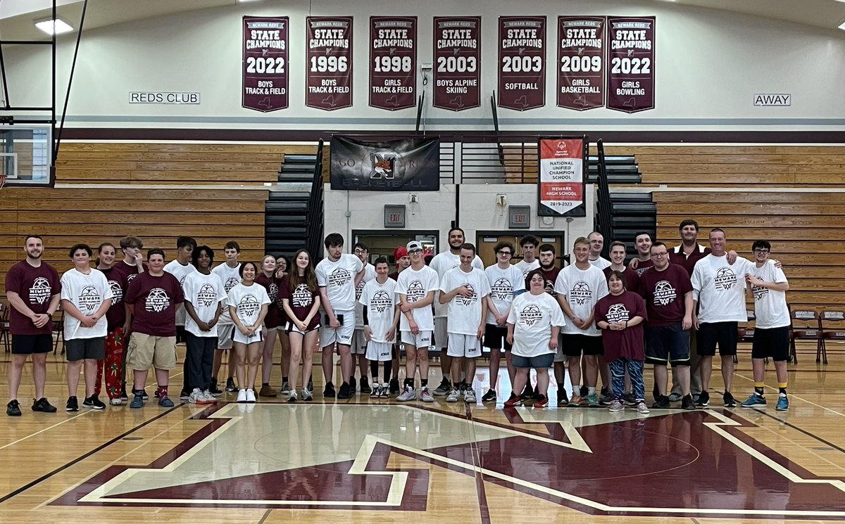 What a great alumni night! Having the modified team, varsity team and 14 alumni all in the gym together is what @UnifiedSportsNY @sectionvunified is all about! Thanks to all that came out! @NewarkCSD @NewarkAthletics @SpecOlympicsNY