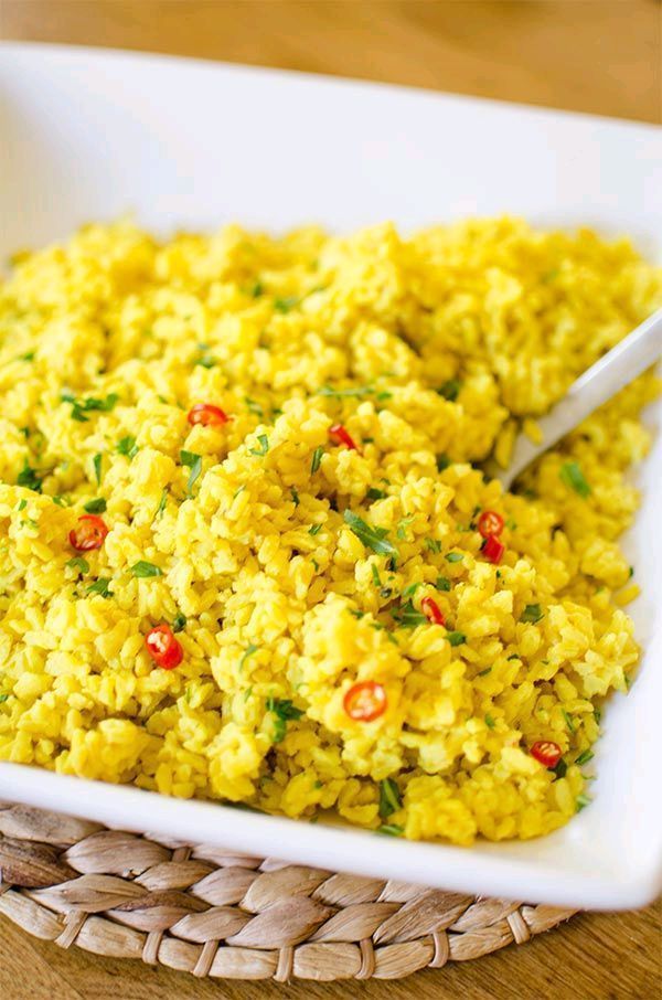 Make coconut rice as a side dish for a curry! East to make with rice, coconut milk, turmeric, ginger and Thai red chili. RECIPE: buff.ly/2po5LKW #rice #cooking