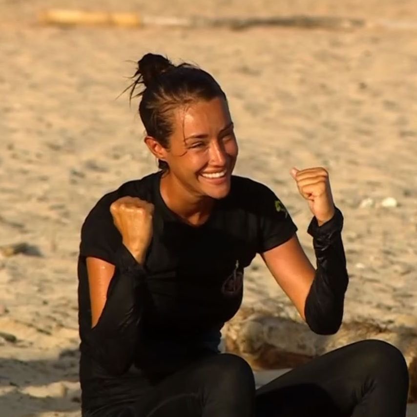 Si ellas fueran las finalistas de #SVALLSTAR ⭐️ 
🔥a quien votarías como ganadora 🔥
❤️ - Sofía 
🔁 - Adara 
#TierraDeNadie10