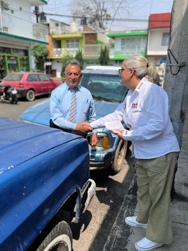 EmmaRiveraCm's tweet photo. Nuestro movimiento se construye “desde abajo” de las bases sociales y de ahí recogemos nuestra narrativa, política, social y material.
Se recorrió la Colonia Poetas sus calles y mercado, seguimos con la estrategia de conocer todos los mercados del distrito XIII. https://t.co/ceYdbpAOSo