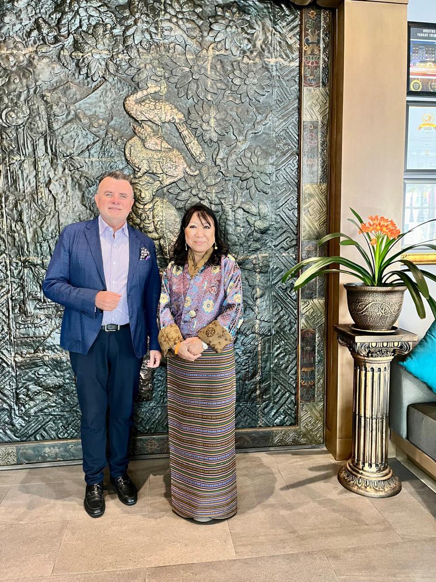 Congratulations to our Swedish Honorary Consul in Bhutan, Phub Zam, for being appointed for another 3 years. She’s been the hon. Consul since March 2011. “I am dedicated to fostering strong relationships between 🇸🇪 & 🇧🇹, promoting business exchange & cooperation with integrity.”