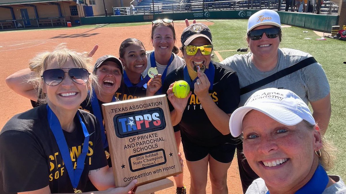 allthings_sball's tweet photo. YOUR 2024 TAPPS DI CHAMPIONS…
ST. AGNES ACADEMY!!
To say I’m proud of these young women would be an understatement. This is the result of hours upon hours of dedication. Years in the making from players to coaches &amp; I’m so blessed to have joined the year it all came together!!🤍 https://t.co/LZsYv7iWtn