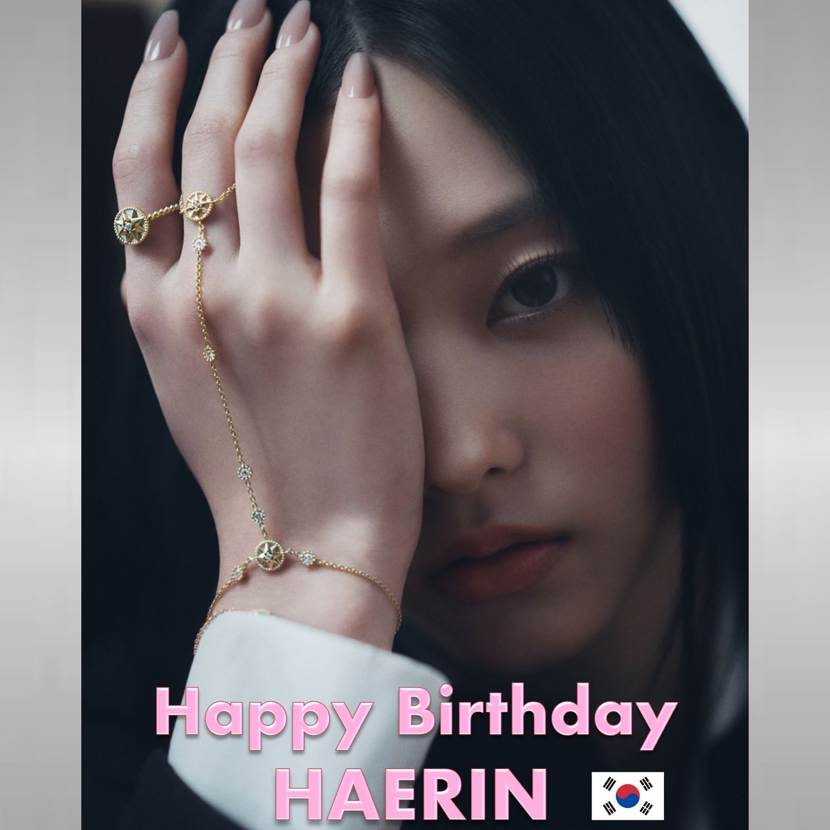 Happy 18th birthday to New Jeans' beautiful, extremely talented singer, songwriter, dancer, Fashionista and emerging K-pop Icon Haerin!👏🎂🎉🎈🌟👑 🩷
#Haerin became world famous as a member of the hugely popular, chart-topping, record-breaking, Korean girl group #NewJeans, one…