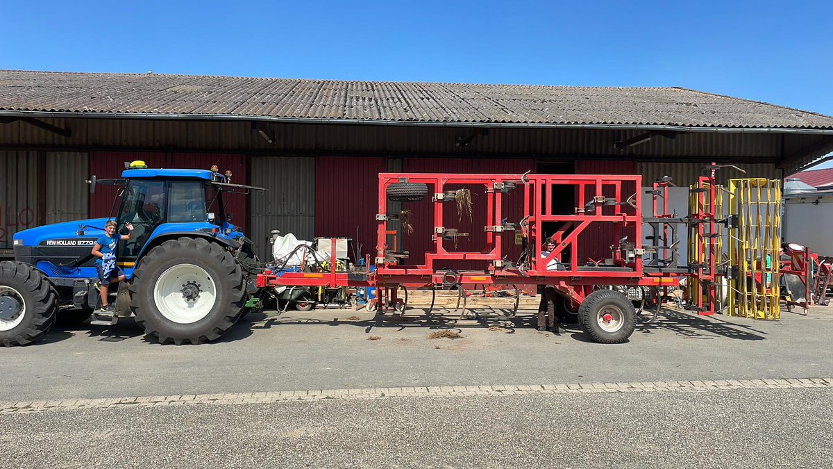 Bodenbearbeiten mit einem #NewHolland 8770A und #Baarck Jupiter Grubber von Jan C. Gaus.